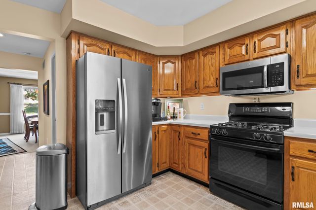 2716 Meadow Pointe Drive, Springfield, IL 62702