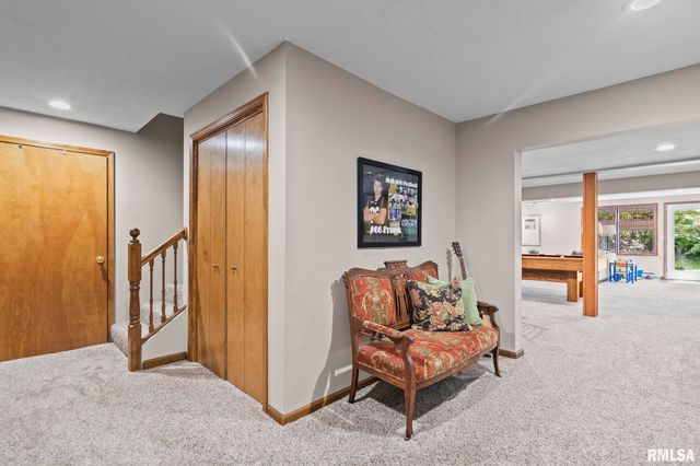 2716 Meadow Pointe Drive, Springfield, IL 62702