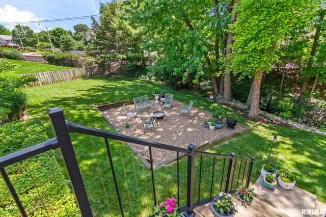 2716 Meadow Pointe Drive, Springfield, IL 62702