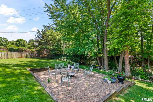 2716 Meadow Pointe Drive, Springfield, IL 62702