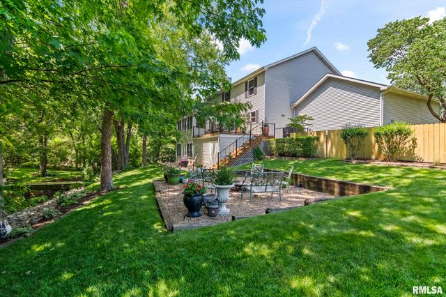 2716 Meadow Pointe Drive, Springfield, IL 62702