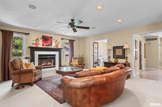 2716 Meadow Pointe Drive, Springfield, IL 62702