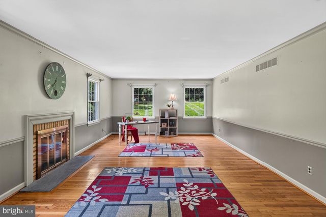 10 JOBS LN, Newark, DE 19711