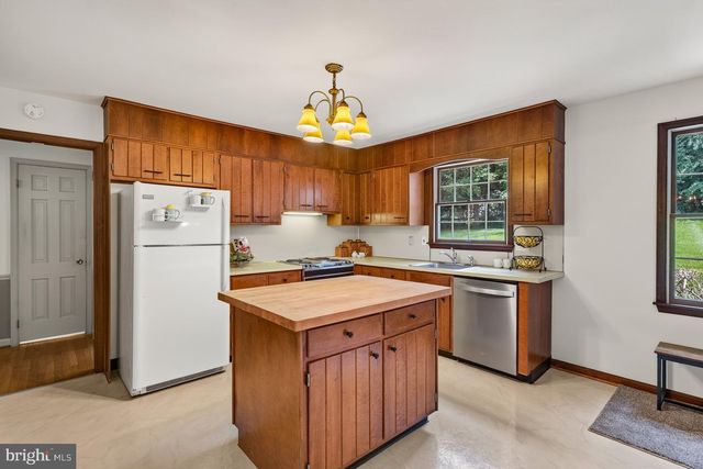 10 JOBS LN, Newark, DE 19711