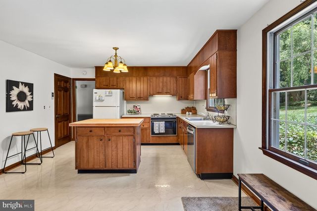 10 JOBS LN, Newark, DE 19711
