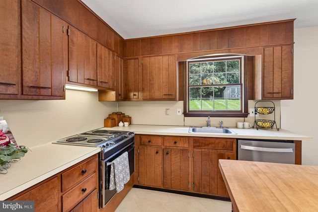 10 JOBS LN, Newark, DE 19711