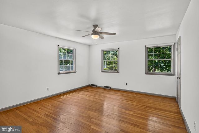10 JOBS LN, Newark, DE 19711