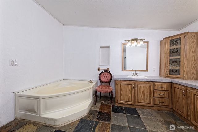 221 E Little Bear Lane, Shelton, WA 98584