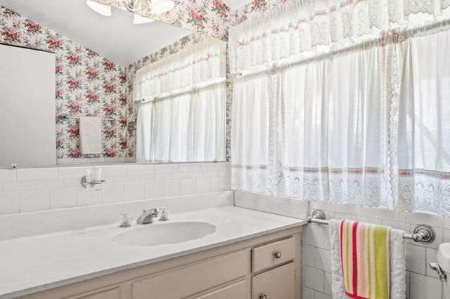 8822 Lola Avenue, Anaheim, CA 92804
