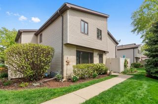 270 E Woodlawn Road 270, New Lenox, IL 60451
