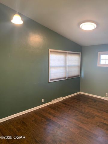 2803 S Missouri, Joplin, MO 64804