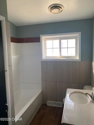 2803 S Missouri, Joplin, MO 64804