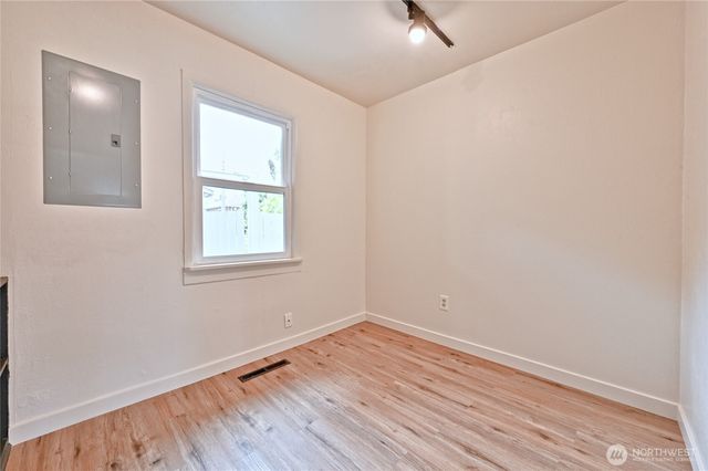 512 S 35th Street, Tacoma, WA 98418