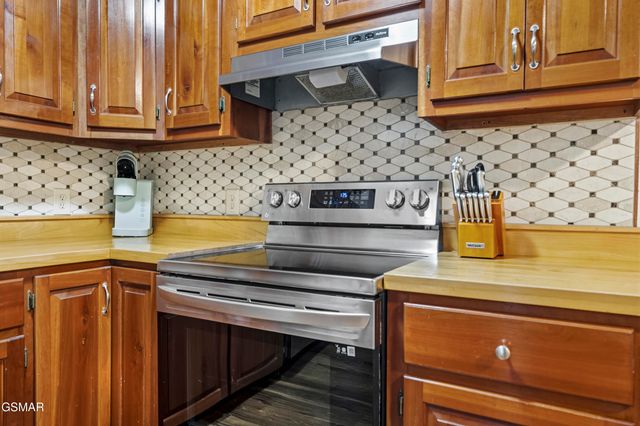 2106 Hickory Manor Road, Sevierville, TN 37862