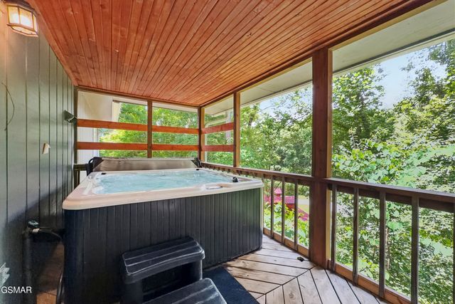 2106 Hickory Manor Road, Sevierville, TN 37862