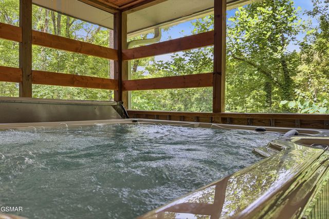 2106 Hickory Manor Road, Sevierville, TN 37862