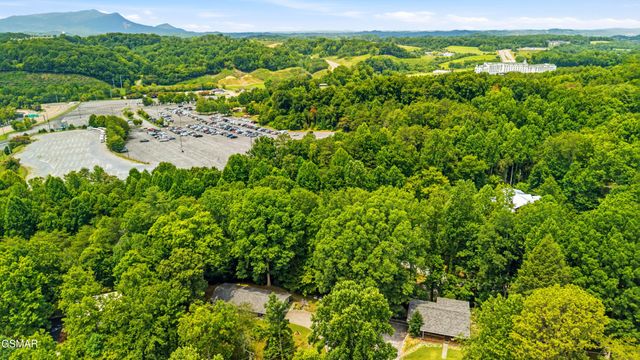 2106 Hickory Manor Road, Sevierville, TN 37862