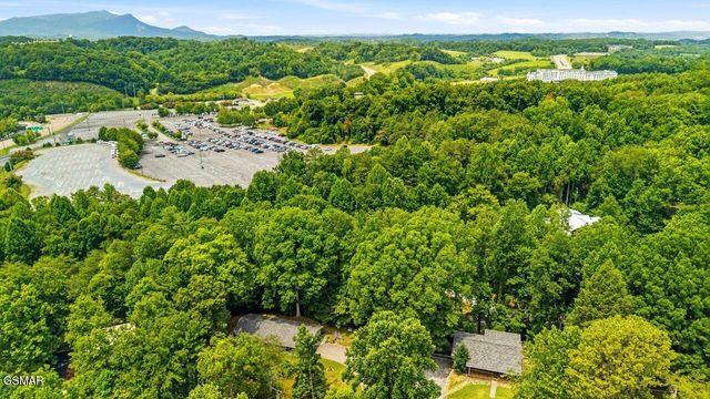 2106 Hickory Manor Road, Sevierville, TN 37862