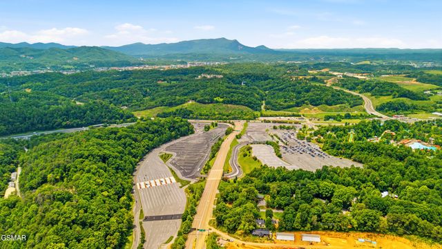 2106 Hickory Manor Road, Sevierville, TN 37862