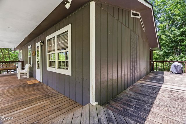 2106 Hickory Manor Road, Sevierville, TN 37862