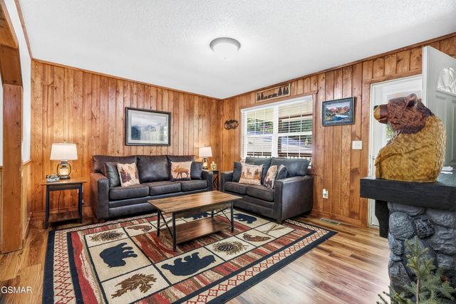 2106 Hickory Manor Road, Sevierville, TN 37862