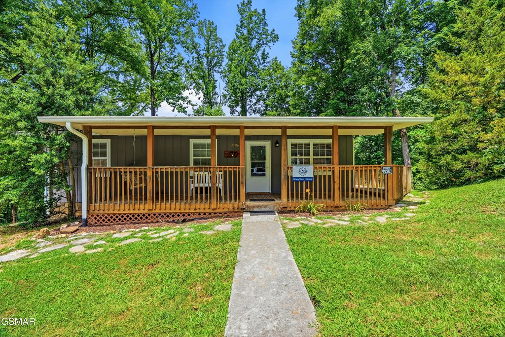 2106 Hickory Manor Road, Sevierville, TN 37862