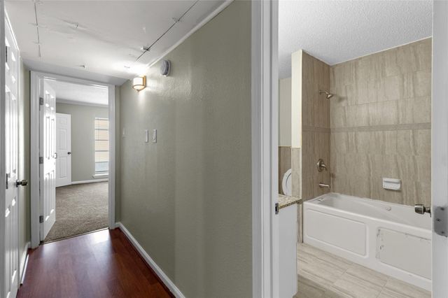 1901 S Voss Road 9, Houston, TX 77057