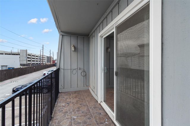 1901 S Voss Road 9, Houston, TX 77057