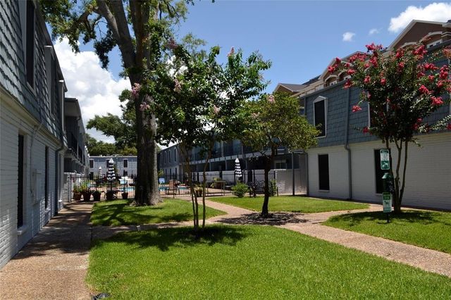 1901 S Voss Road 9, Houston, TX 77057