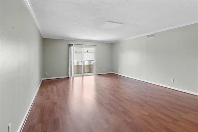 1901 S Voss Road 9, Houston, TX 77057