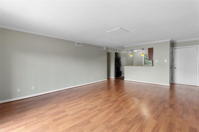 1901 S Voss Road 9, Houston, TX 77057