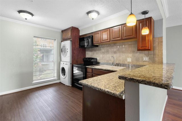 1901 S Voss Road 9, Houston, TX 77057