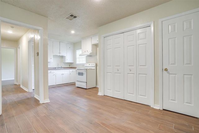 3537 Half Moon Drive, Fort Worth, TX 76111