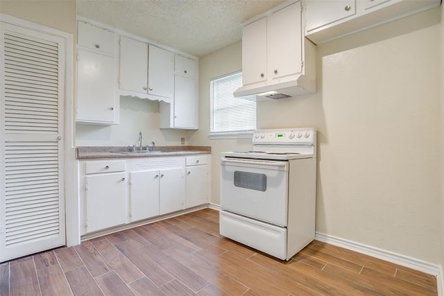 3537 Half Moon Drive, Fort Worth, TX 76111
