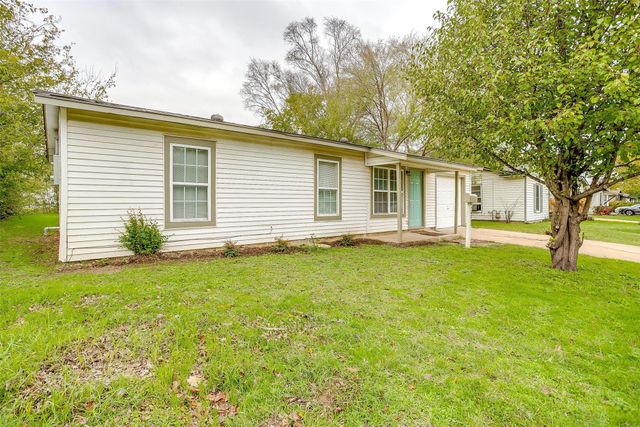 3537 Half Moon Drive, Fort Worth, TX 76111