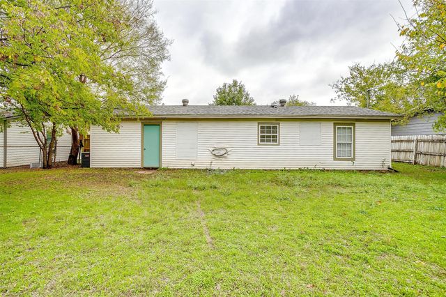 3537 Half Moon Drive, Fort Worth, TX 76111