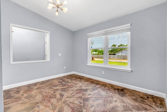 7933 Skyview Blvd, Navarre, FL 32566