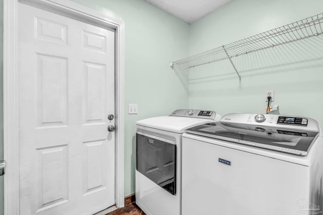 7933 Skyview Blvd, Navarre, FL 32566
