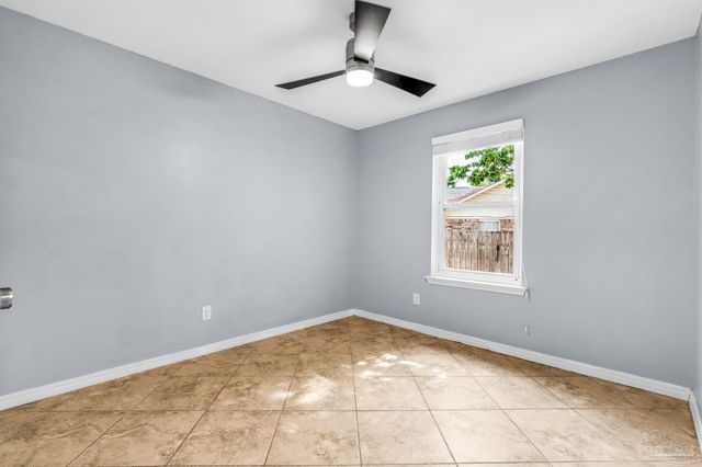 7933 Skyview Blvd, Navarre, FL 32566
