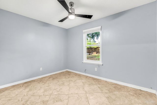 7933 Skyview Blvd, Navarre, FL 32566