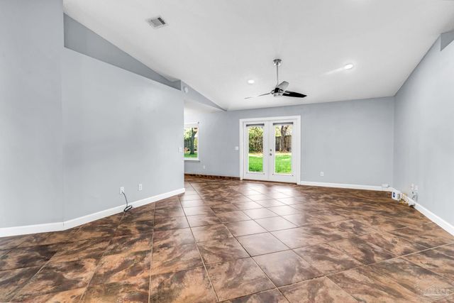 7933 Skyview Blvd, Navarre, FL 32566