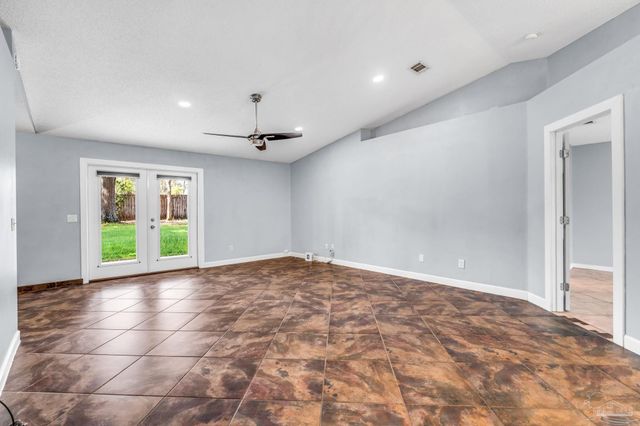 7933 Skyview Blvd, Navarre, FL 32566