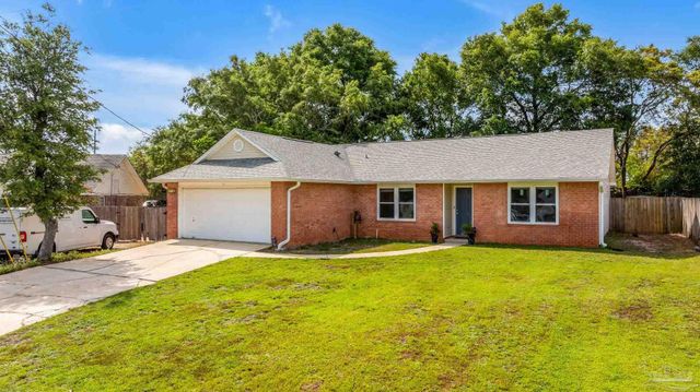 7933 Skyview Blvd, Navarre, FL 32566