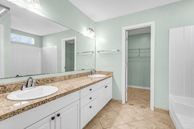 7933 Skyview Blvd, Navarre, FL 32566