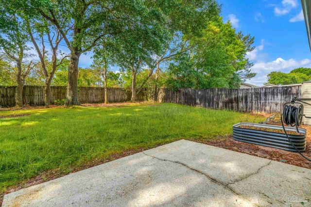 7933 Skyview Blvd, Navarre, FL 32566
