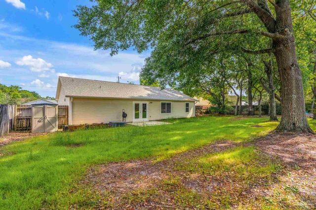 7933 Skyview Blvd, Navarre, FL 32566