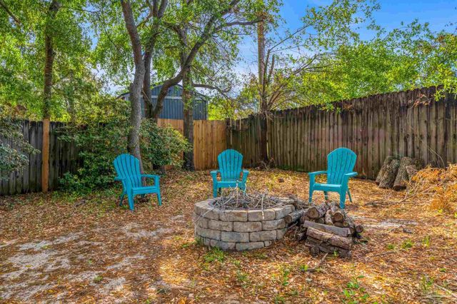 7933 Skyview Blvd, Navarre, FL 32566