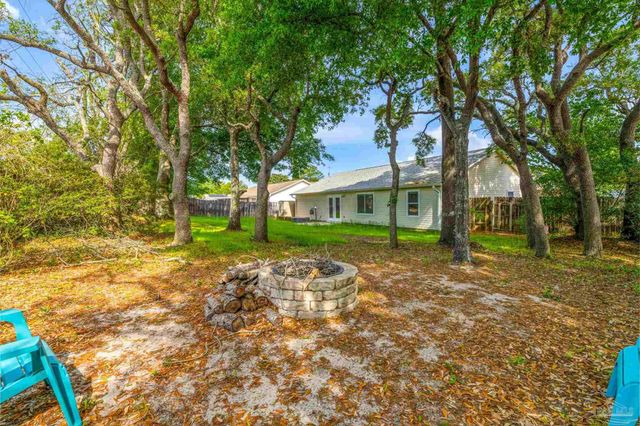 7933 Skyview Blvd, Navarre, FL 32566