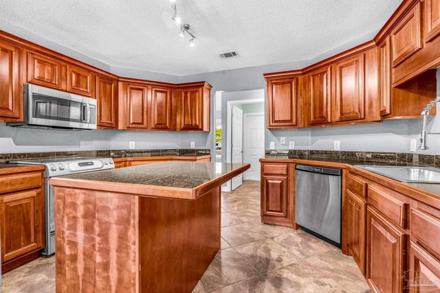 7933 Skyview Blvd, Navarre, FL 32566