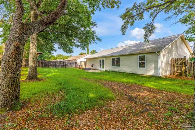 7933 Skyview Blvd, Navarre, FL 32566